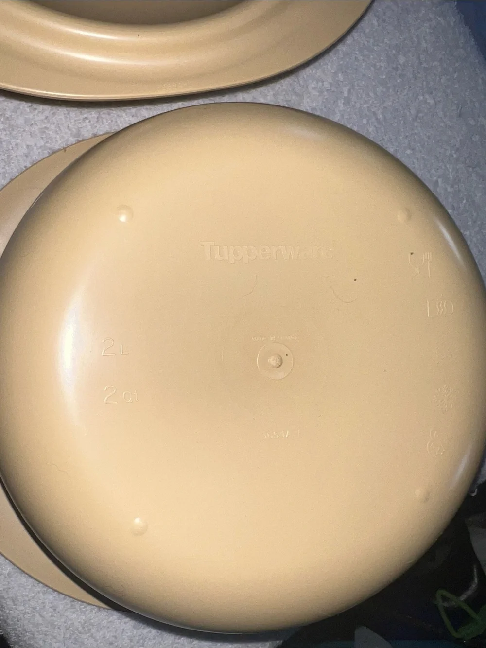 Vintage New Tupperware Ovenworks 2qt ROUND casserole, lid and seal Yellow 2 qt